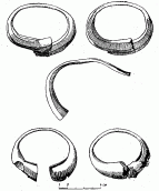 Пять серебряных браслетов с расширяющимися полыми концами
