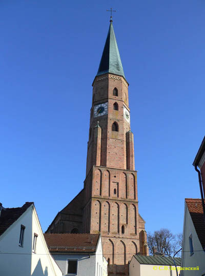Динголфинг. Городской собор (конец XV века).