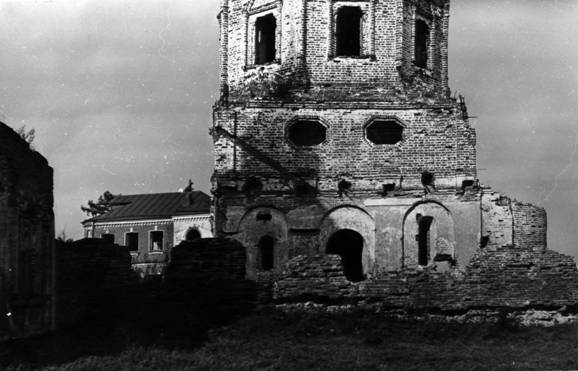 Покровская церковь с остатками Никольского придела.