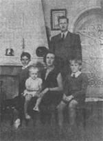 Князь Петр Владимирович Трубецкой с женою Софьей Александровной и сыновьями