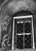 Рис. 34. Мозаика окна главного храма, 1890-е годы. Фото 1997 года.