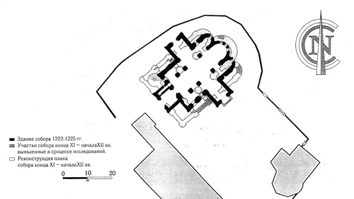 Совмещенные планы собора времен Мономаха и храма 1222–1225 годов (по П.Л.Зыкову).
