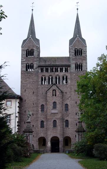 Вестверк церкви в Корвее, Германия (IX век).